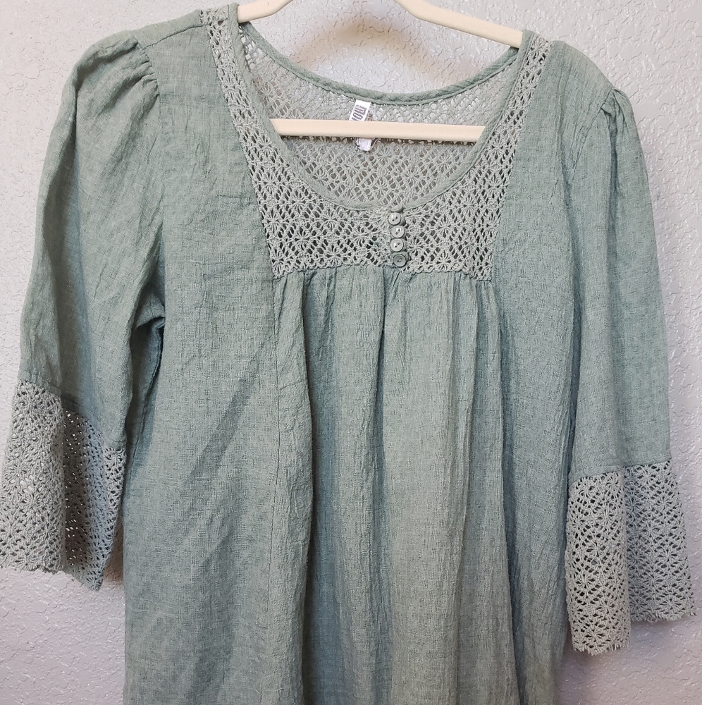 Monoreno boutique green womens blouse.